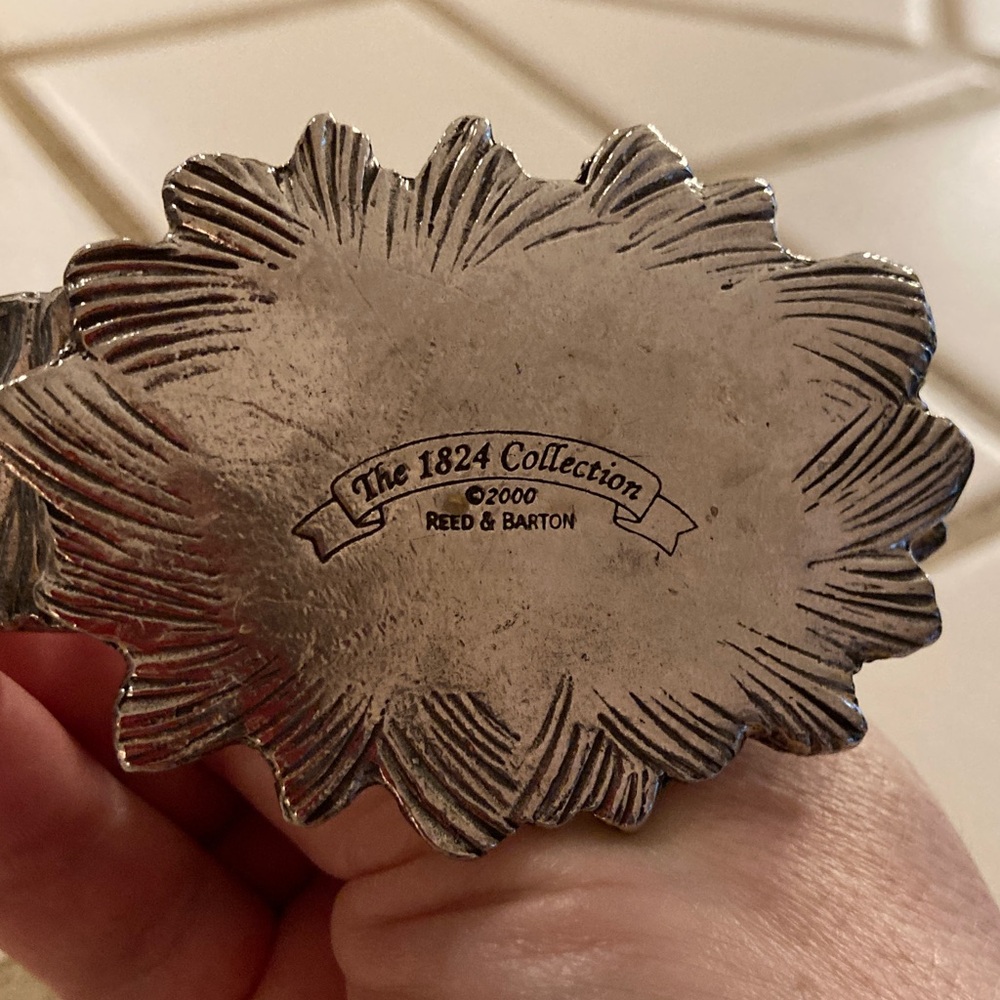 Reed and Barton Silverplate Bear and Beehive Napkin Ring - Picture 3 of 4